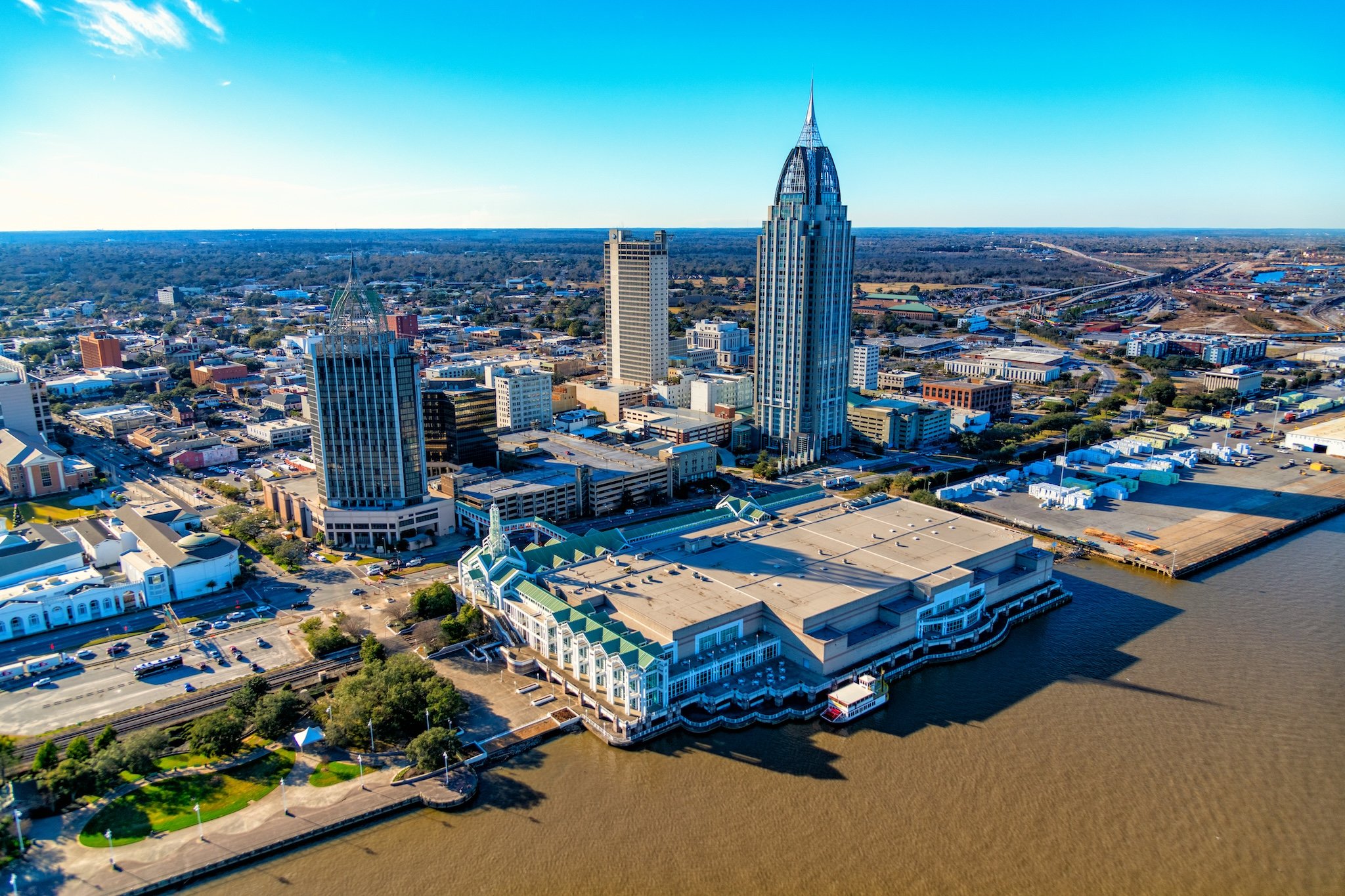 Aerial view of the city of Mobile, Alabama with skyscrapers.